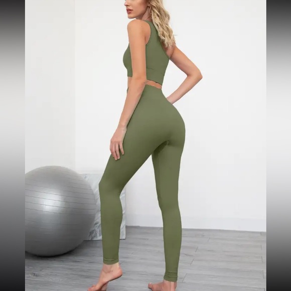 Army Green One Shoulder Ribbed Workout Set - Picture 4 of 4